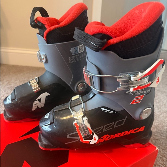 Youth Ski Boots - Picture 5 of 9